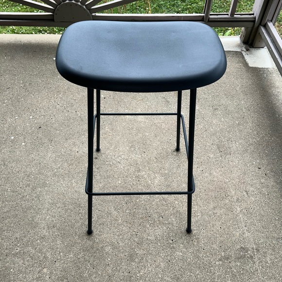 Muuto Bar Stool - Picture 3 of 8